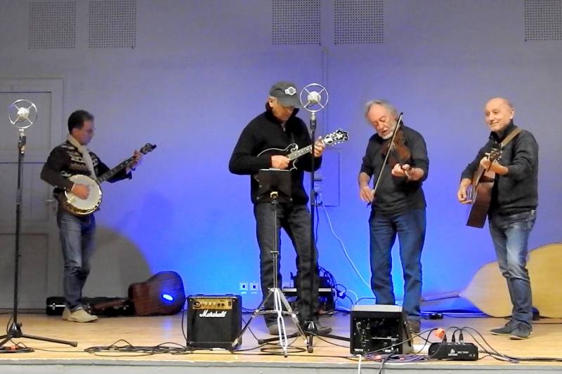 Coalition improvisée en musique celtique : Jo Gaucher, Michel Cayuela, Pierre Hurel et Alex Landes.